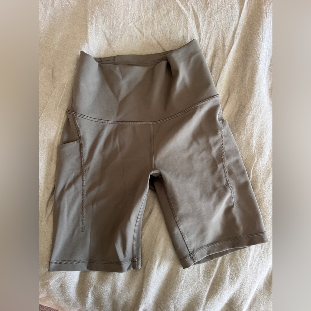 Lululemon wunder bike shorts